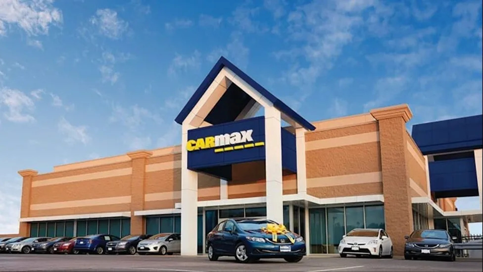 Woman Recounts Nightmare of Being Kept at a Carmax for Over 6 Hours