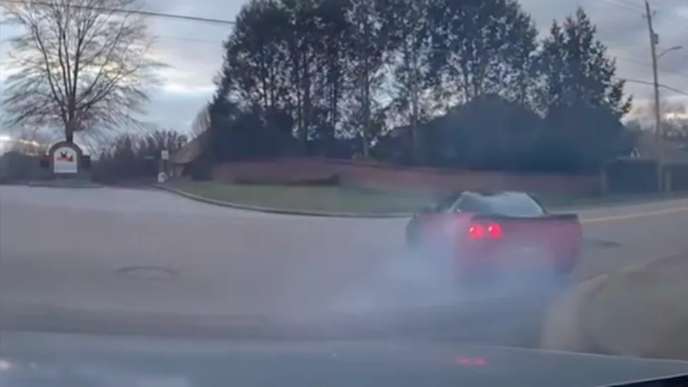 Chevrolet, Chevrolet Corvette, Chevrolet Corvette Crab Walks Through Burnout in One of the Strangest Driving Clips You’ll See