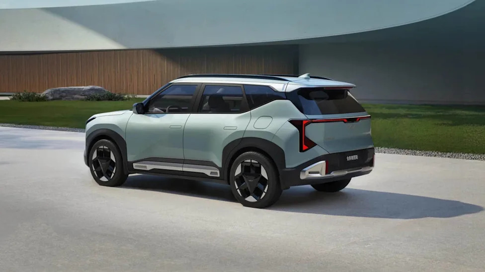 China’s Kia Seltos Gets More Power and a Wild 27-Inch Display