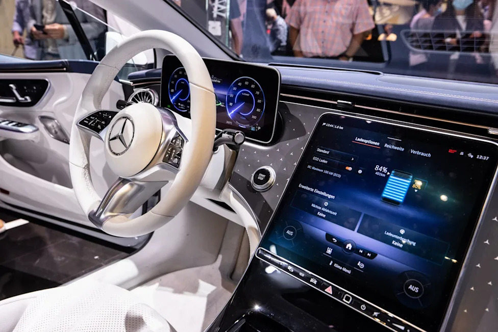 Drivers frustrated with in-car touchscreens – survey