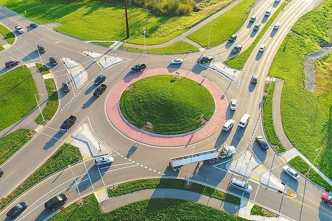 Roundabout Rules: What You Should and Shouldn’t Do Explained
