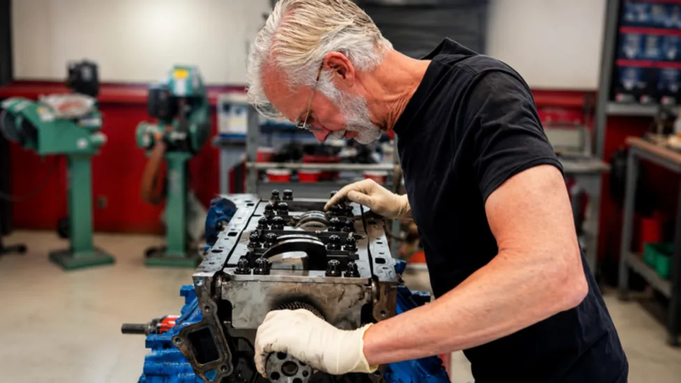 Diesel Shop Replaces Customer’s Engine After Discovering $20,000 Mistake That Caused it to Explode