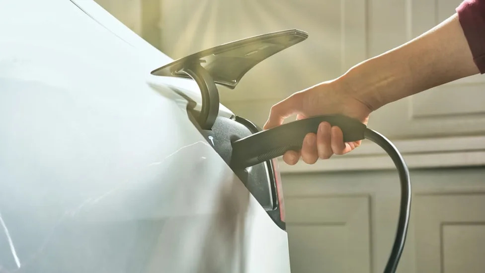Man Gets $418 Bill After Charging Rental Chevy Bolt At Hyundai Dealer