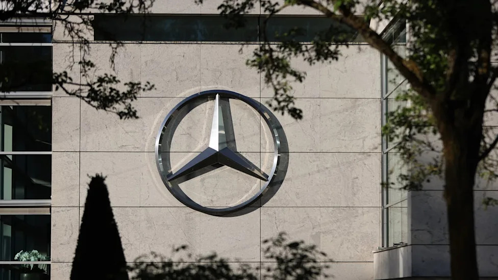 Mercedes-Benz, Mercedes-Benz recalls 310,000 U.S. vehicles over door lock defect