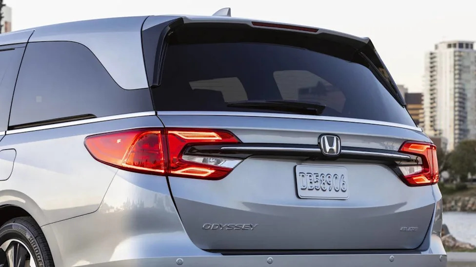 Honda Odyssey Owners Say Airbags Deployed Without A Crash