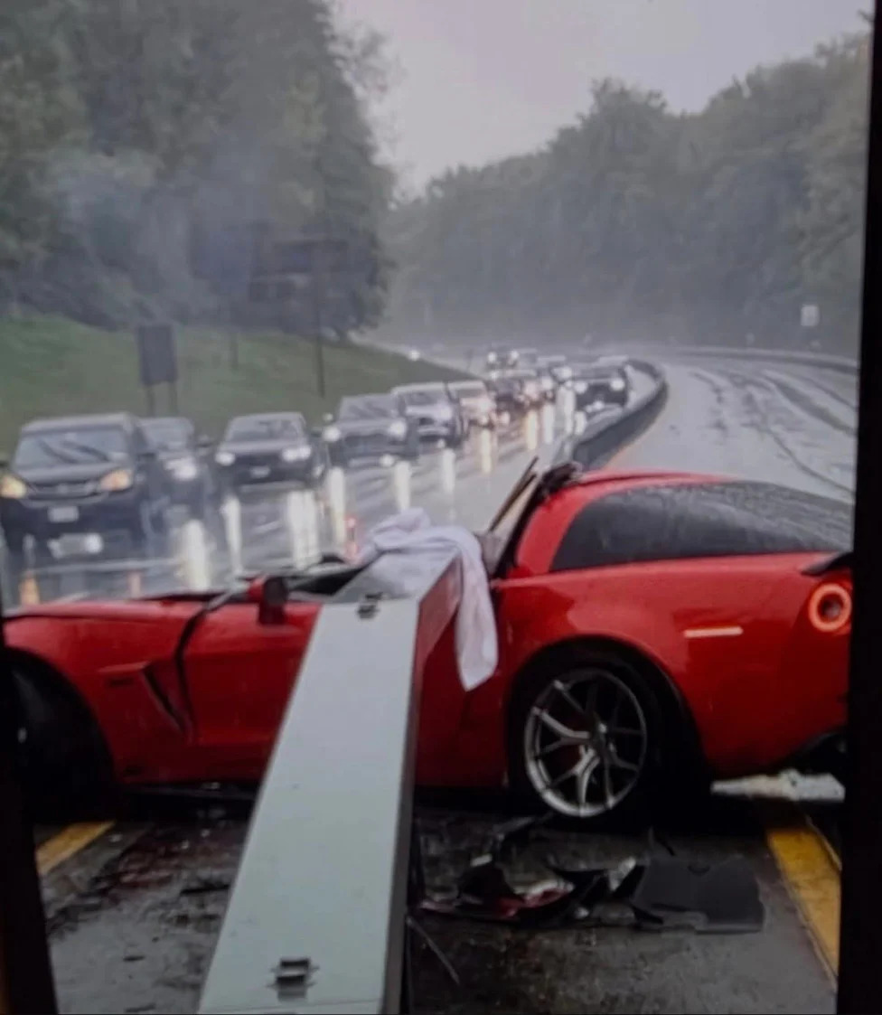 Corvette Z06 Torn Apart by Guardrail in Rain Crash as Driver Somehow Walks Away From the Wreck