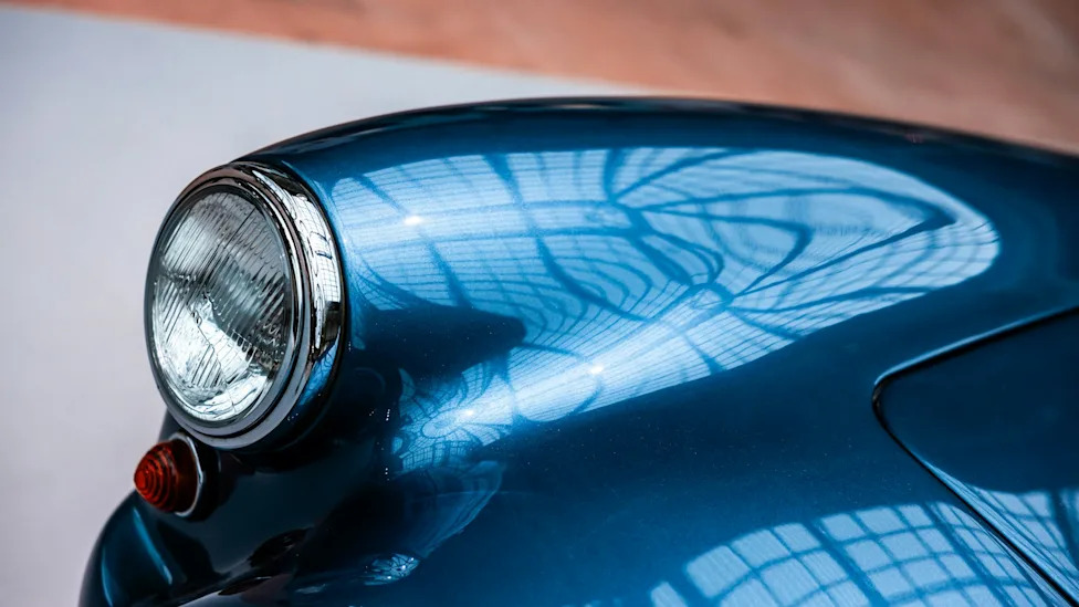 Why Buy at a No-Reserve Car Auction? Benefits, Risks, and Smart Bidding