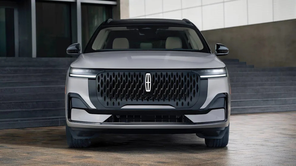 Lincoln Just Gave Its Best-Selling SUV a Makeover for 2027