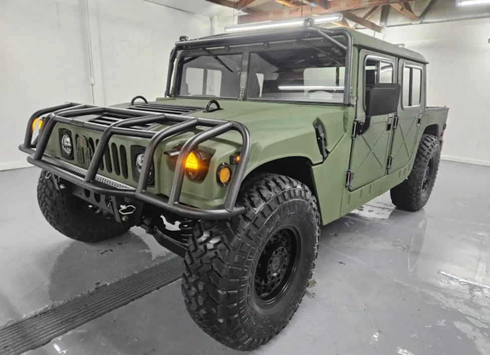 Hummer, This Military Hummer Restomod Rolls Into a No-Reserve Sale Looking Ready for Anything