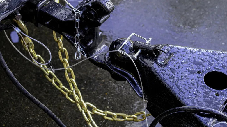 Should You Cross Your Trailer Safety Chains? The Pros And Cons