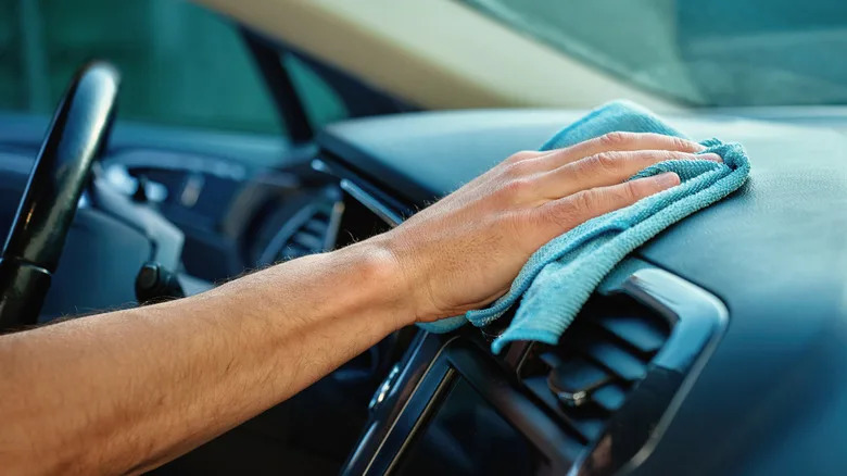 Yes, Vinegar Will Clean Your Car's Windshield And Mirrors, But Avoid These Mistakes