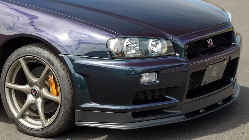 This 1999 Nissan Skyline GT-R V-Spec Pairs Midnight Purple With Just 6,000 Miles