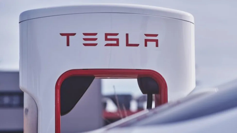 Elon Musk Says Bill Gates Was Embarrassingly Wrong About the Tesla Semi