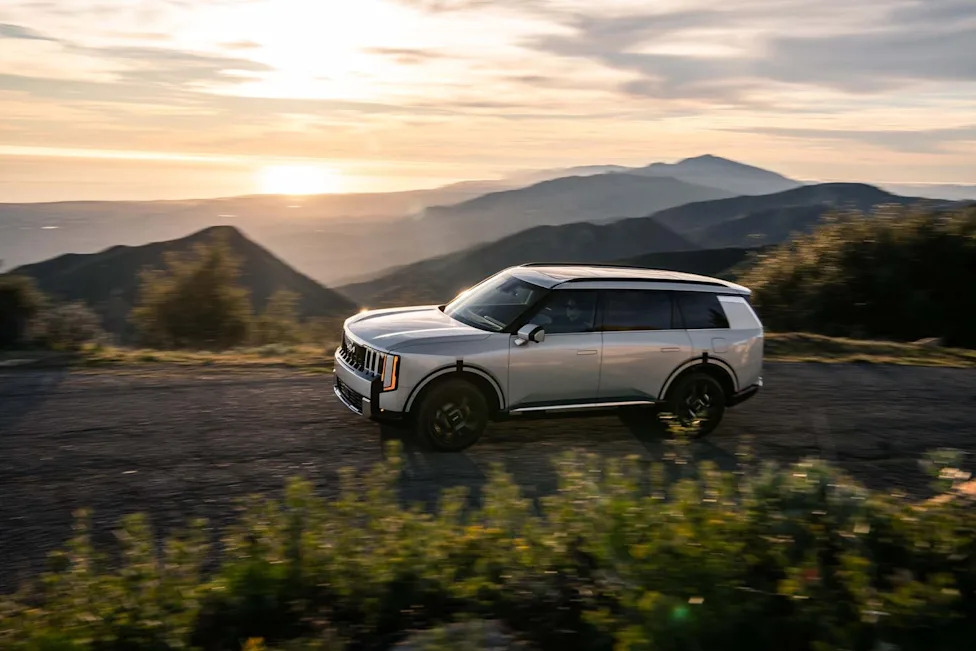 Which Kia Telluride Hybrid Model Packs the Best Punch for the Money?