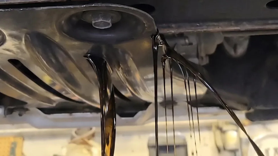 Mechanic Says Ford Have 'Perfected' the Oil change...but Was He Being Sarcastic?