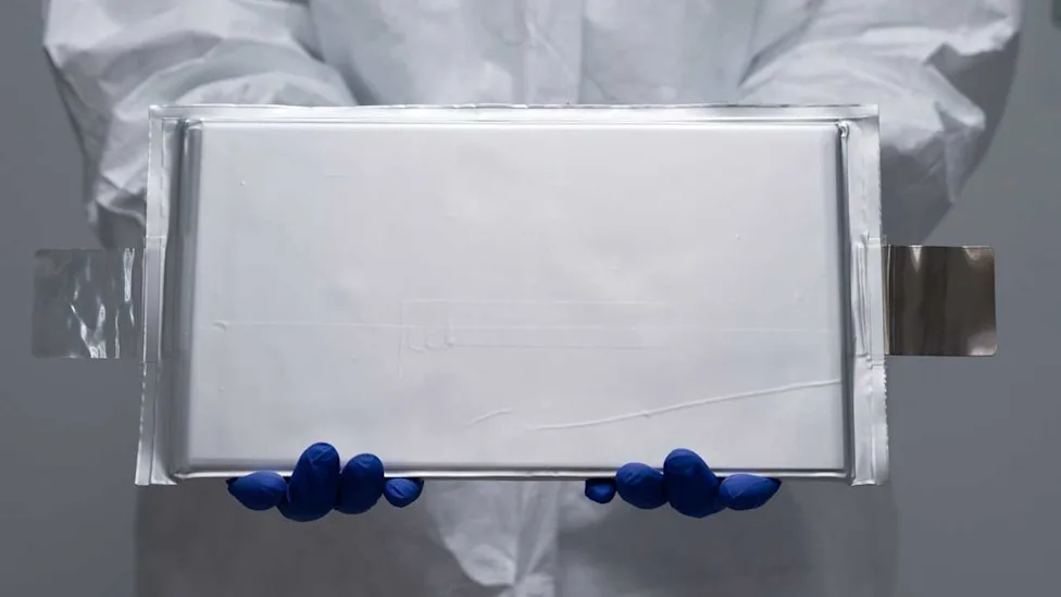 This Flaw Keeps Sabotaging Solid-State Batteries. Scientists Found A Solution