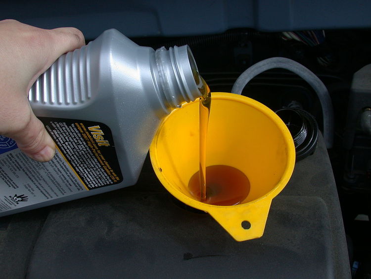 advice, autos, cars, 5 common mistakes you might be making when you change your engine oil