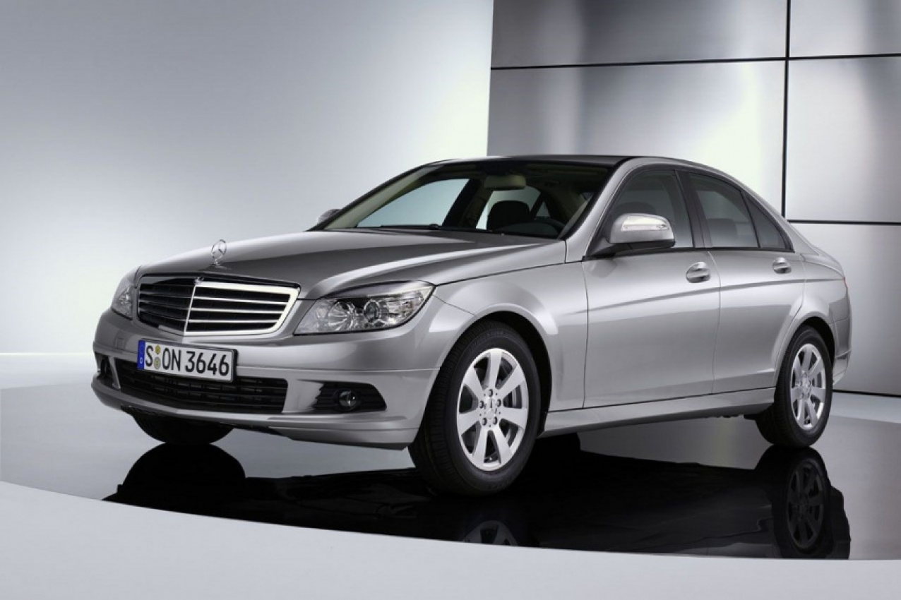 exhaust Heel mirror Mercedes-Benz Malaysia Issues Safety Recall On Airbag Modules - TopCarNews