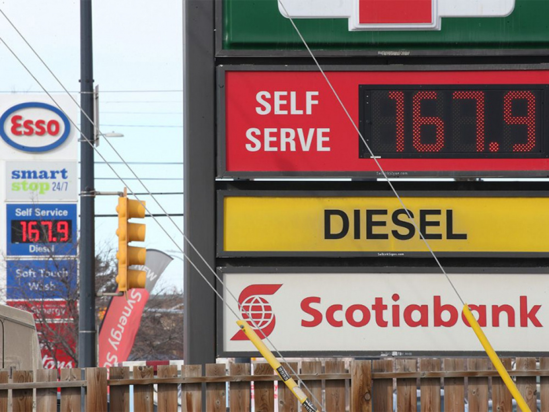 autos, cars, alberta to temporarily drop 13-cent-a-litre gas tax to provide some relief at the pumps