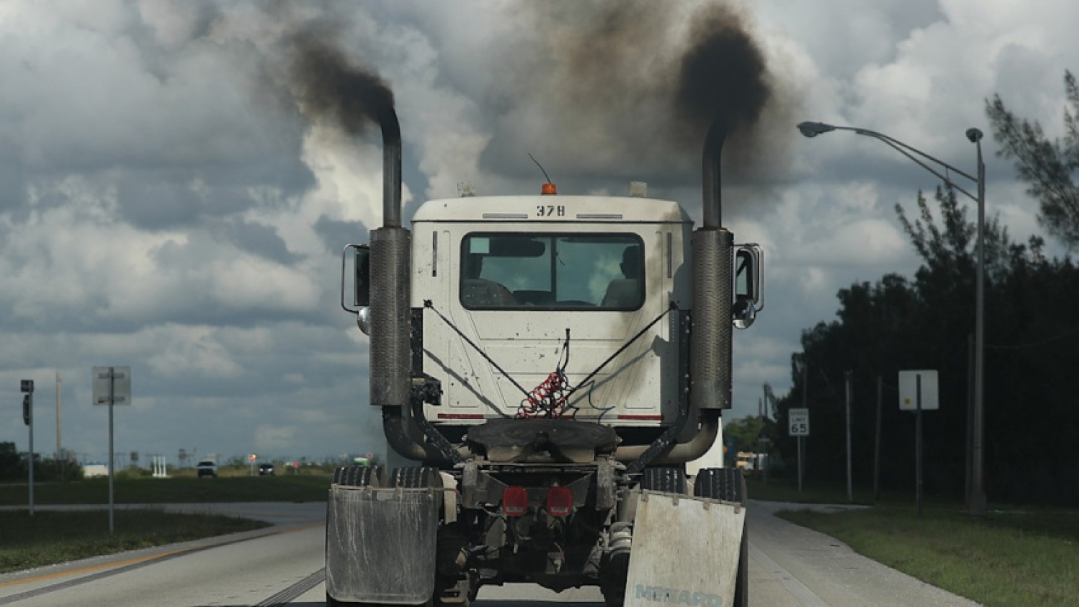 autos, cars, commercial vehicles, government/legal, green, epa proposes cuts to smog, soot pollution from heavy trucks