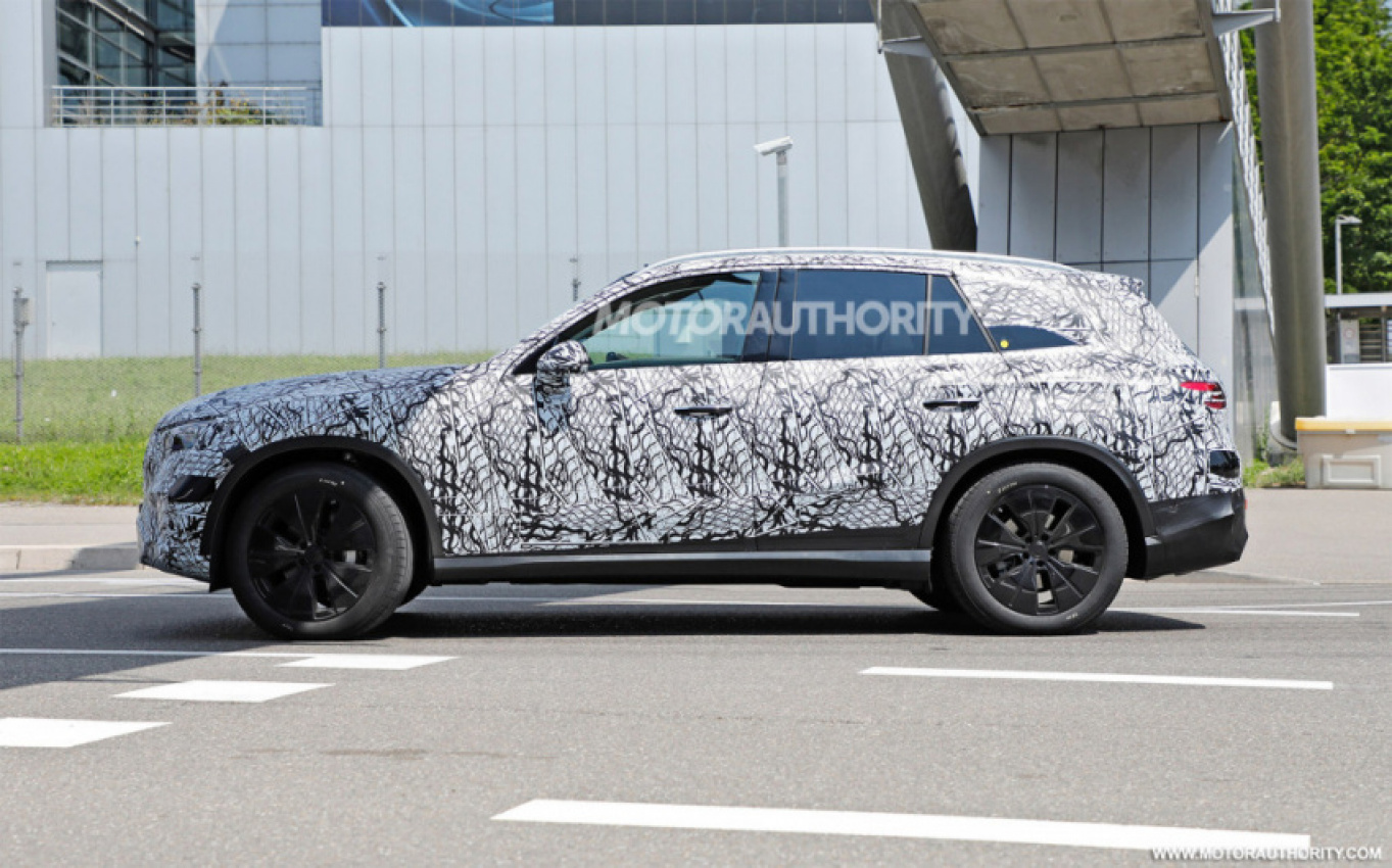 autos, cars, mercedes-benz, crossovers, luxury cars, mercedes, mercedes-benz glc, mercedes-benz glc class news, mercedes-benz news, spy shots, videos, youtube, 2023 mercedes-benz glc-class spy shots and video: popular crossover coming in for redesign
