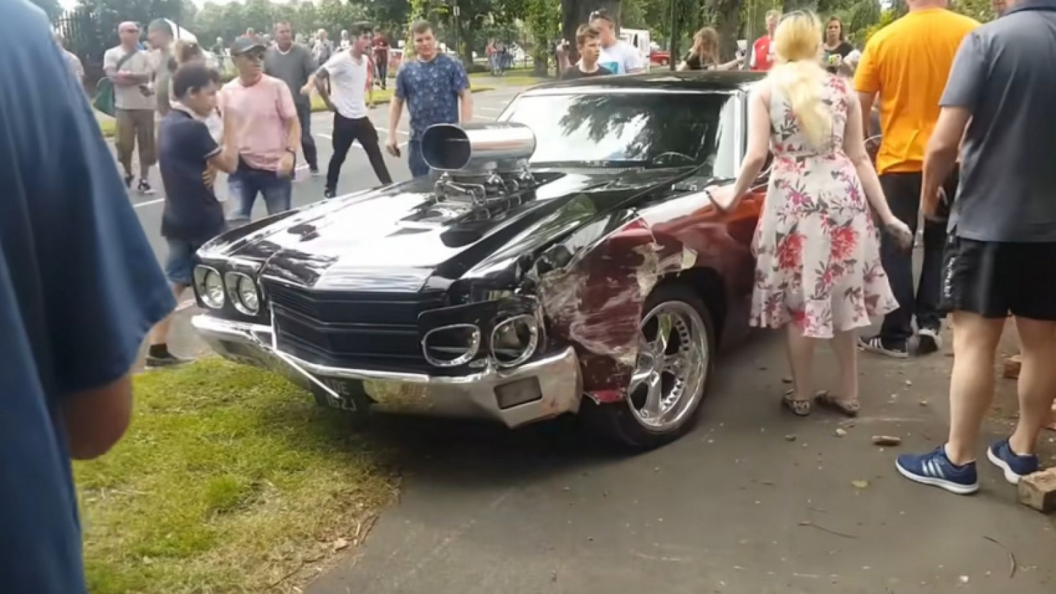 Classic Chevelle Wrecks Out Leaving UK Car Show - TopCarNews