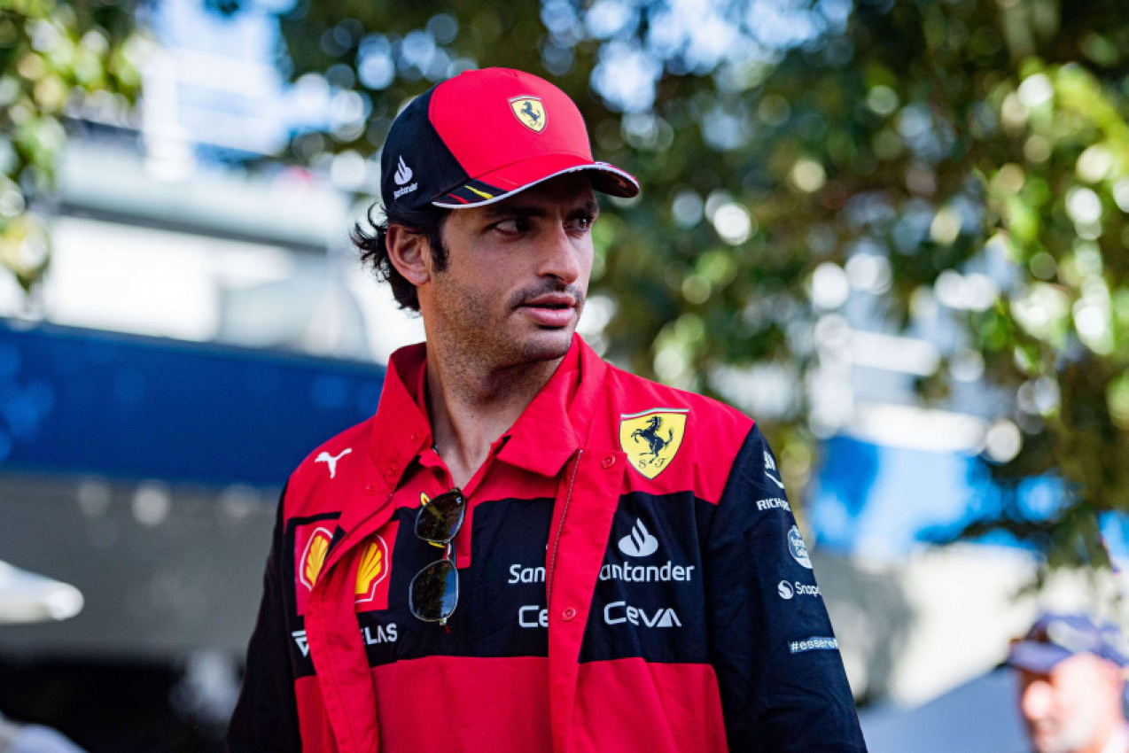 Carlos Sainz signs new Ferrari contract to 2024 - TopCarNews