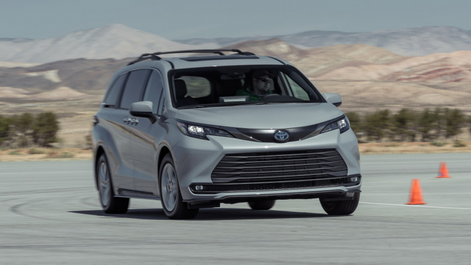 autos, cars, reviews, toyota, toyota sienna, vnex, 2022 toyota sienna woodland first test: more than a gimmick?