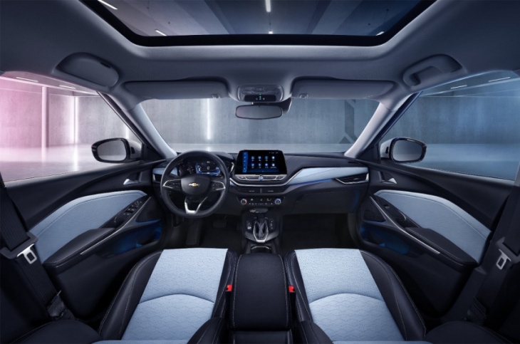 Полностью укомплектованный Chevrolet Camaro 2022 года дает вам мастерство вождения суперкара за деньги Muscle Car