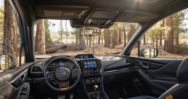 Интерьер Subaru Forester 2022 года раздражает