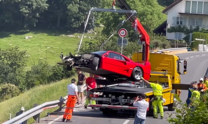 watch: painful moment ferrari f40 crashes into a barrier