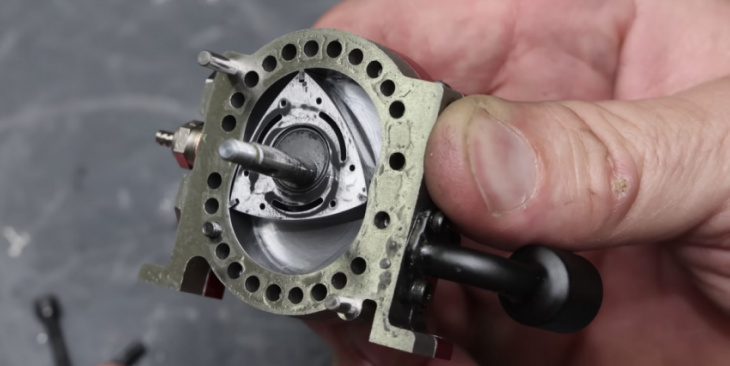 listen to this tiny hand-held rotary engine spin to 30,000 rpm