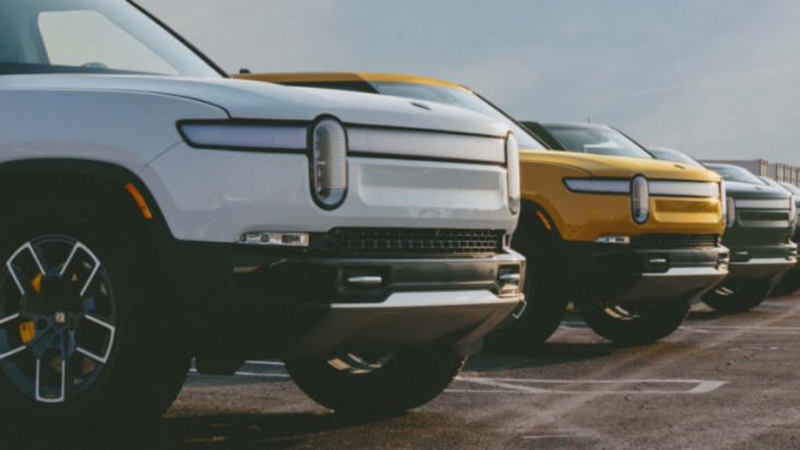 rivian r1t wins 2022 motortrend truck of the year award