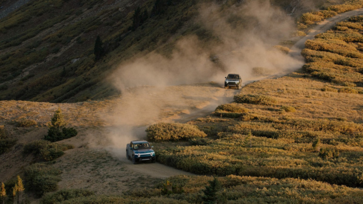 rivian r1t wins 2022 motortrend truck of the year award
