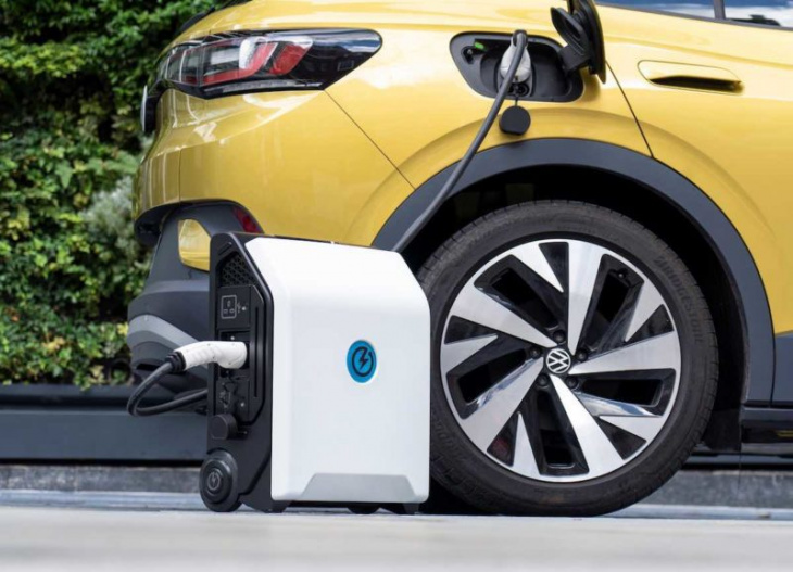microsoft, portable ev charger wins shell decarbonising cities award