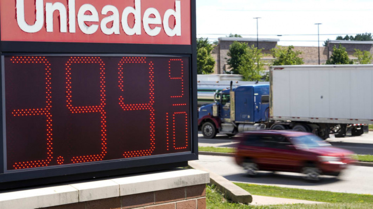 average u.s. gas price falls below $4/gallon