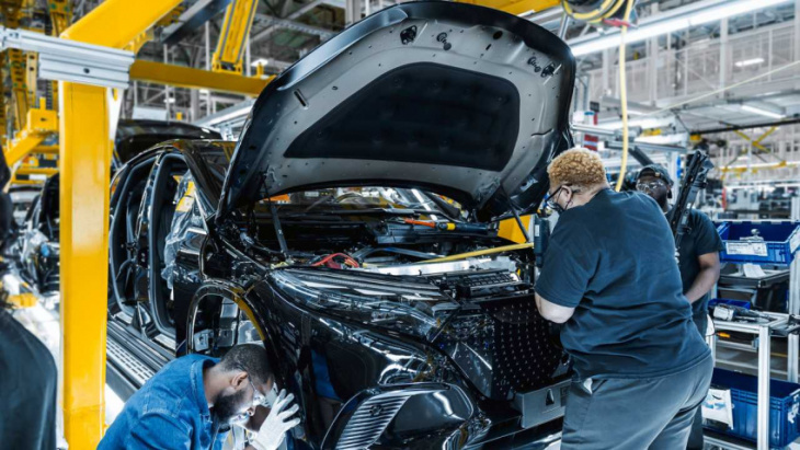 mercedes-benz eqs suv production started in alabama