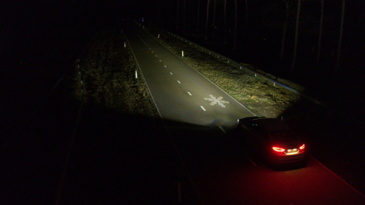 ford tests shape-projecting headlights
