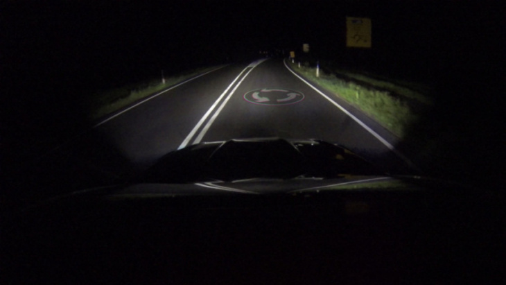 ford tests shape-projecting headlights