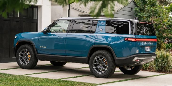 rivian begins delivering its r1s electric suv to customers