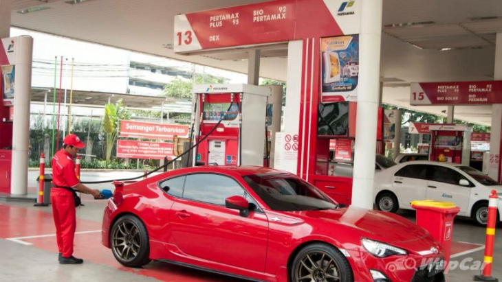 indonesians bracing themselves for up to 40% hike in fuel prices - rm 4.82 for ron 92 petrol