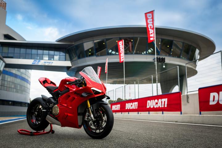 2022 ducati panigale v4 launched at rs. 26.49 lakh