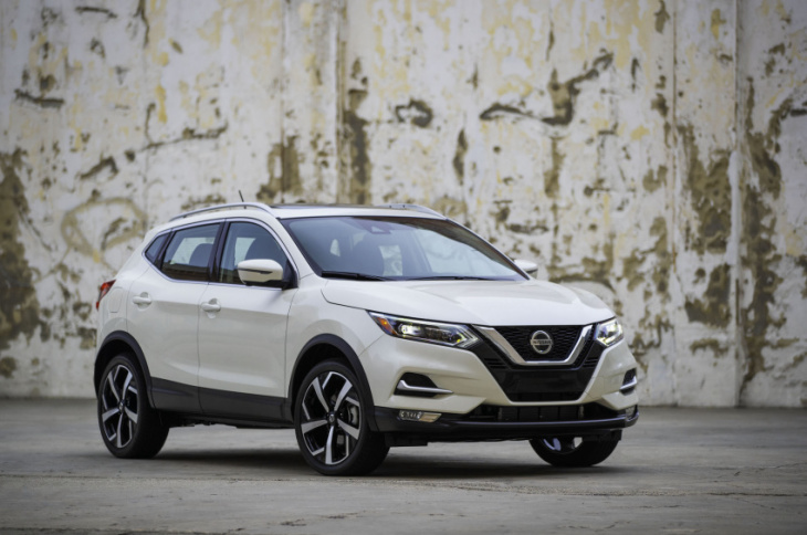 nissan discontinues rogue sport small crossover