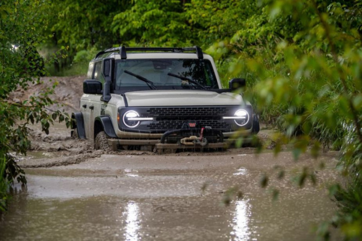 r.i.p: 3 ford bronco models tried to swim and drowned
