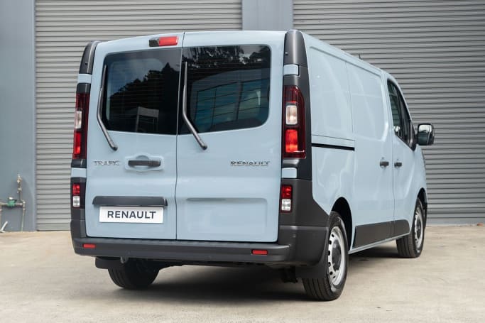 android, renault trafic 2023 review