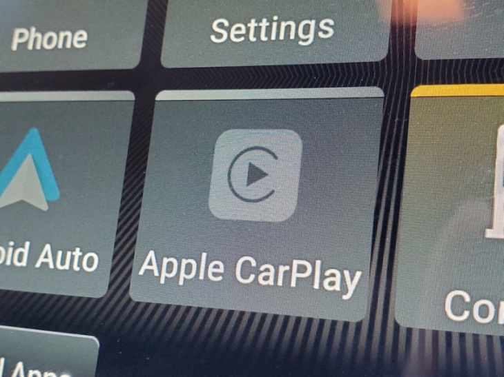amazon, android, does the 2023 jeep grand wagoneer have apple carplay?