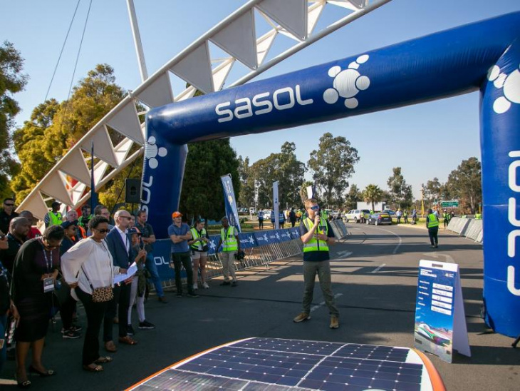 sasol solar challenge charges through sa