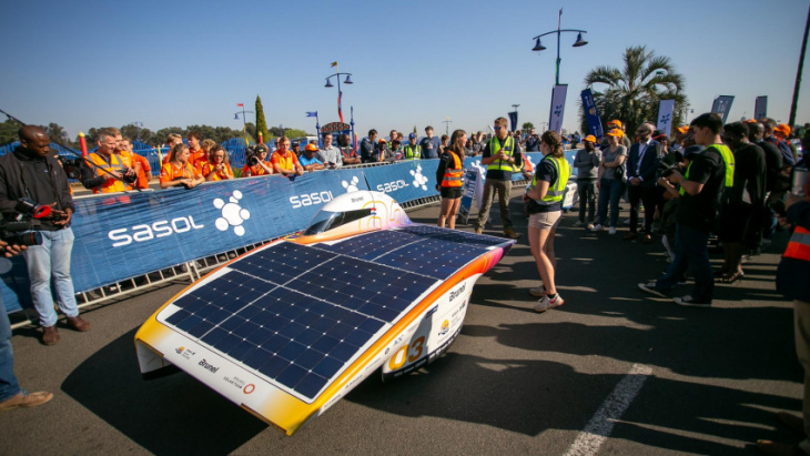 sasol solar challenge charges through sa