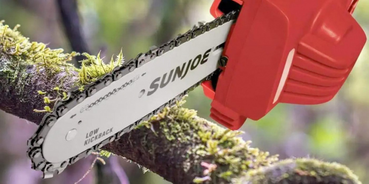 amazon, sun joe’s cordless pole saw reaches 15 feet and doesn’t need gas or oil for $153 in new green deals