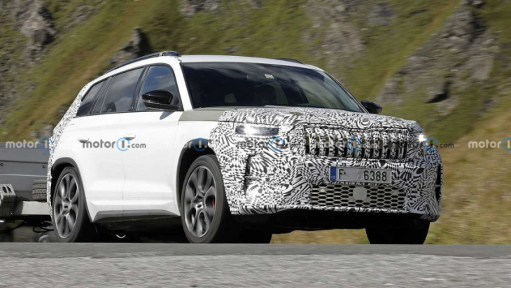 next-generation skoda kodiaq spied for the first time as test mule